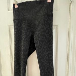 Lululemon leggings (black/grey leopard)